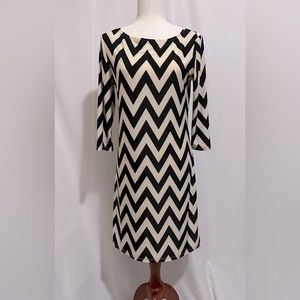 TACERA Chevron Print, 3/4 Sleeve, Shift Dress. Size: S